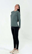 Load image into Gallery viewer, Product Front: Uv Line T-Shirt Longsleeve Fem New Fit Textura Verde Jade Upf50+
