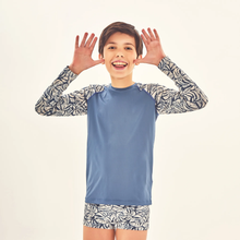 Load image into Gallery viewer, Image 04: Uv Line T-Shirt Rash Guard Kids Costela Aco Off White Upf50+
