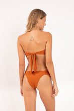 Load image into Gallery viewer, Model Back: Rio De Sol Haut Top Ferrugo Mavi
