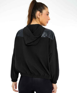 Model Back: Alto Giro Fitness Haut Jaqueta Tecnospan Recortes Preto