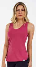 Load image into Gallery viewer, Model Front: Alto Giro Fitness Haut Regata Skin Fit Alongada Gola V Rosa
