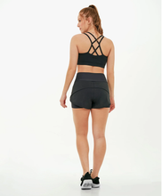 Load image into Gallery viewer, Model Back: Alto Giro Fitness Bas Shorts Bahamas Elastic Transpassado Preto
