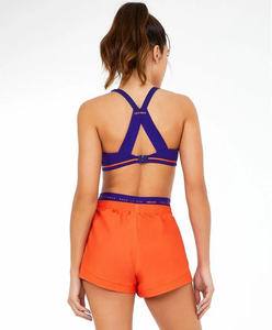Model Back: Alto Giro Fitness Haut Top Blackout Ii Recorte Costas Fusionado Roxo Eletric