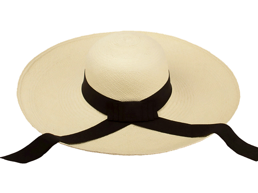 Model Front: De Punta En Blanco Chapeau Souple/Capeline Sophie Natural