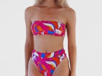 Load and play video in Gallery viewer, Video: Rio De Sol Ensemble Set Antelope Bandeau-Reto Hotpant-Cos
