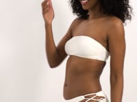 Load and play video in Gallery viewer, Video: Rio De Sol Bas Bottom Off-White Madrid
