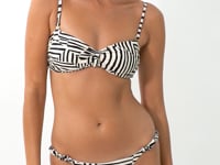 Load and play video in Gallery viewer, Video: Rio De Sol Ensemble Set Collage Bandeau-Crispy Cheeky-Crispy
