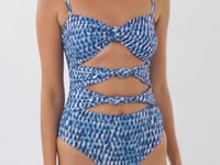 Load and play video in Gallery viewer, Video: Rio De Sol Une Pièce Chuva Stella
