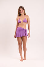 Load image into Gallery viewer, Model Front: Rio De Sol Jupe De Page Bio-Floreira Mini Skirt
