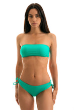 Load image into Gallery viewer, Model Front: Rio De Sol Bas Bottom Bahamas Reto
