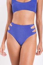 Load image into Gallery viewer, Image 06: Rio De Sol Bas Bottom Malibu-Indigo Highwaist-Spin
