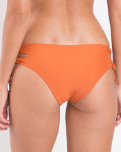 Load image into Gallery viewer, Image 05: Rio De Sol Bas Bottom Ocre Madrid
