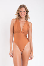 Load image into Gallery viewer, Model Front: Rio De Sol Une Pièce Nocciola Riviera

