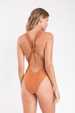 Load image into Gallery viewer, Model Back: Rio De Sol Une Pièce Nocciola Riviera
