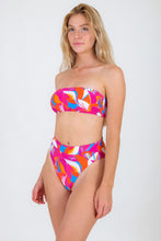 Load image into Gallery viewer, Image 04: Rio De Sol Ensemble Set Antelope Bandeau-Reto Hotpant-Cos
