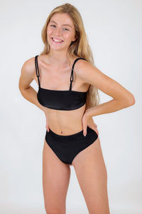 Model Front: Rio De Sol Ensemble Set Shimmer-Black Bandeau-Reto Hotpants