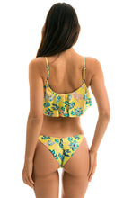 Load image into Gallery viewer, Model Back: Rio De Sol Haut Top Florescer Babado
