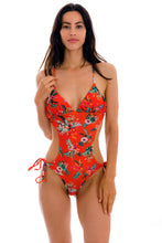 Load image into Gallery viewer, Model Front: Rio De Sol Une Pièce Wildflowers Trikini
