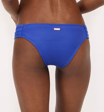 Load image into Gallery viewer, Model Back: Saha Bas Bottom Cocora Lulo

