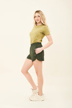 Load image into Gallery viewer, Short Race Verde Militar UPF50+
