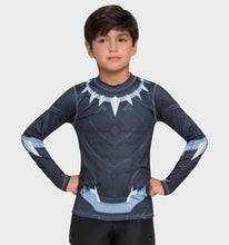 Load image into Gallery viewer, Model Front: Uv Line T-Shirt Acqua Pantera Negra V20 Ml Inf Estampa
