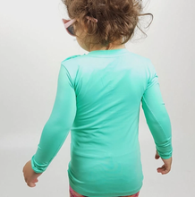 Load image into Gallery viewer, Model Back: Uv Line T-Shirt Camiseta Baby Nina Verde Claro Upf50+
