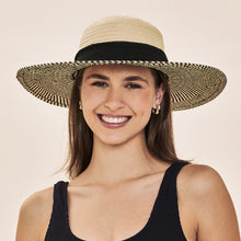 Load image into Gallery viewer, Model Front: Uv Line Chapeau Panama Ibiza Areia Preto Upf50+
