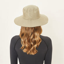 Load image into Gallery viewer, Model Back: Uv Line Chapeau Souple/Capeline Lyon Kaki Upf50+
