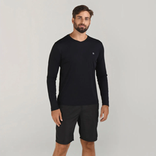 Load image into Gallery viewer, Model Front: Uv Line Fitness Haut Sport Fit Ml Preto Msc
