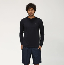 Load image into Gallery viewer, Model Front: Uv Line T-Shirt Uvpro Br Ml Preto Msc
