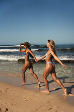 Load image into Gallery viewer, Image 11: Wednesday In Hawaii By Rio De Sol Haut Top Pacifica Ana
