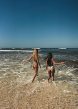 Load image into Gallery viewer, Image 10: Wednesday In Hawaii By Rio De Sol Haut Top Valley Kauai
