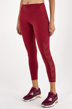 Load image into Gallery viewer, Hyper Bordado Lateral Vermelho Power Leggings
